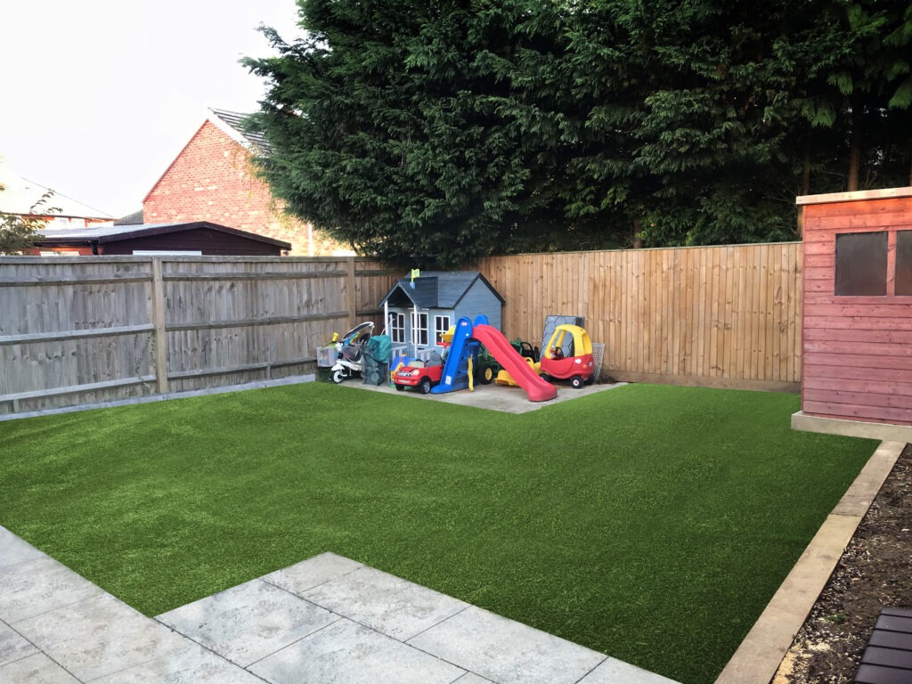 This was a recent install in Newbury, the customer has 4 kids and a dog and was tired of the mud. Size of lawn 50m2, access was down the side of the house, we installed Superior.